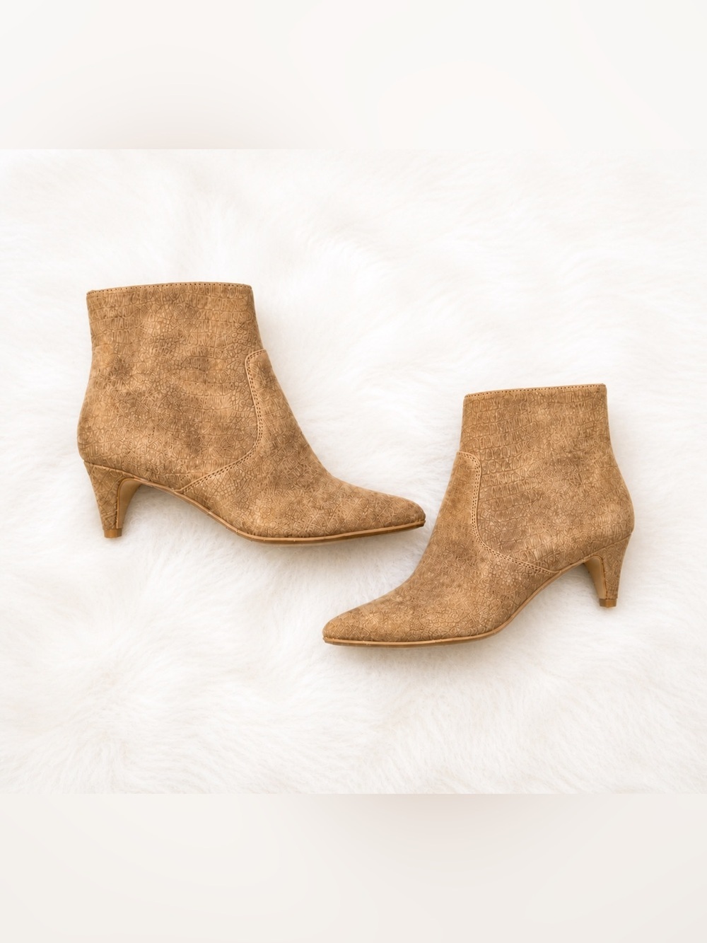 Express Tan Croc Embossed Pointed Toe Kitten Heel Ankle Booties Size 6 | Chic